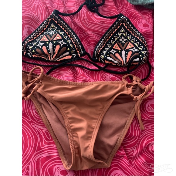 Like New Bikini - Picture 1 of 6